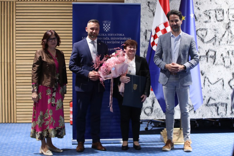 Svečano uručene nagrade u povodu Nacionalnog dana udomiteljstva