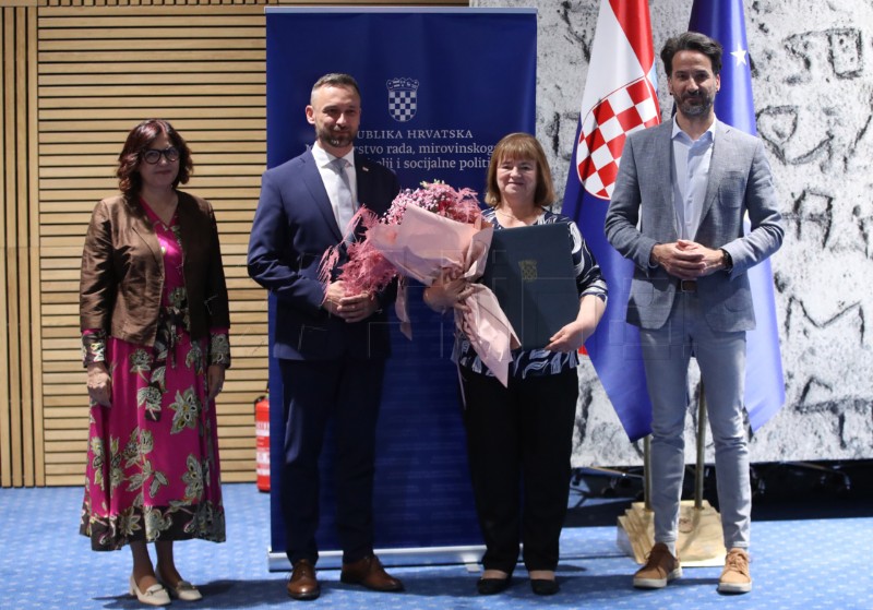 Svečano uručene nagrade u povodu Nacionalnog dana udomiteljstva