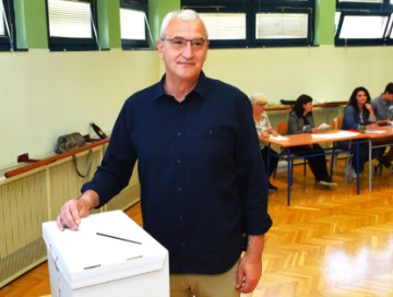 Damir Mandić glasao na lokalnim izborima