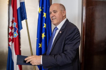Ministar Bačić održao konferenciju za medije