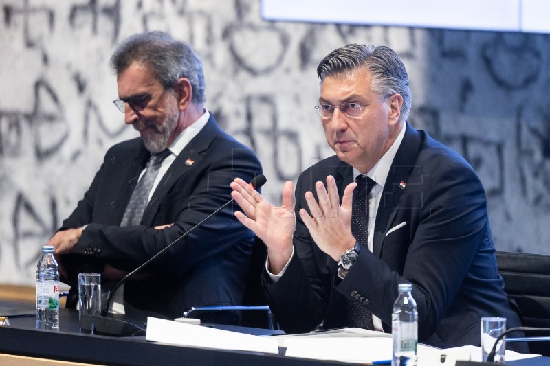 Vlada: Uručeni ugovori za izgradnju i opremanje osnovnih škola
