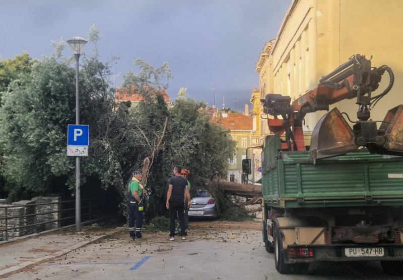 U sinoćnjem nevremenu u Istri ozlijeđeno sedam osoba
