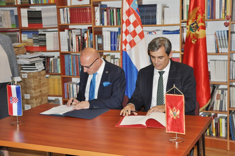 Potpisan ugovor Hrvatske i Crne Gore o darovanju Doma kulture Hrvatima u Boki