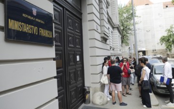 Udruga CROHM ispred Ministarstva financija