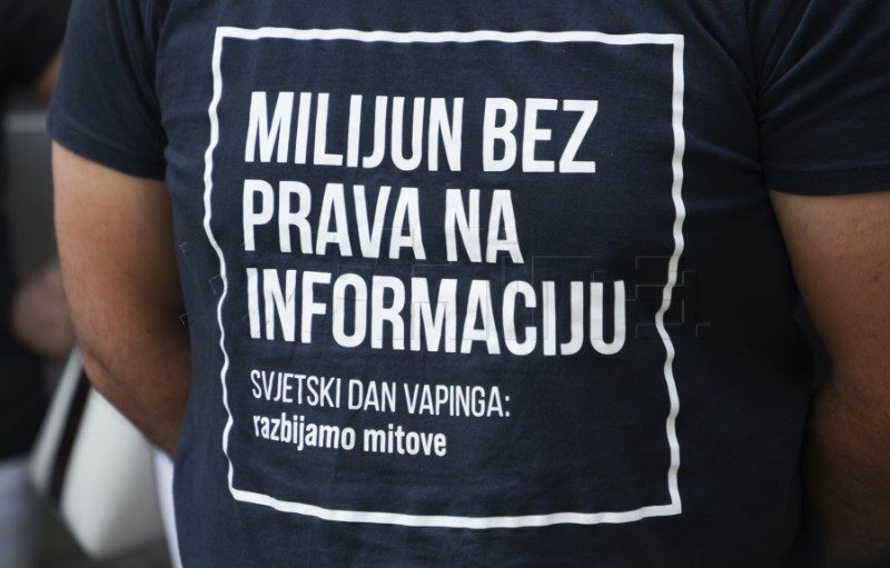Udruga CROHM ispred Ministarstva financija