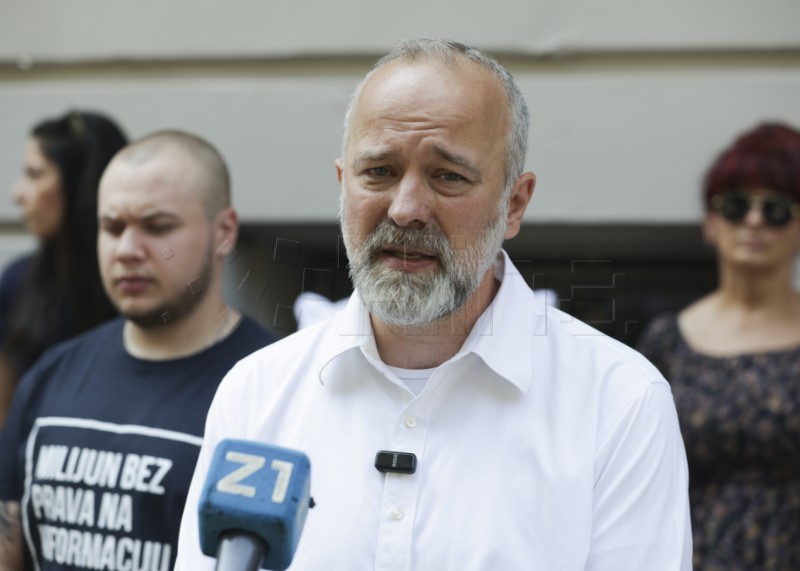 Udruga CROHM ispred Ministarstva financija