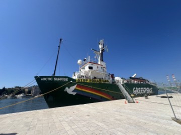 Pula: Greenpeaceov brod Arctic Sunrise uplovio u pulsku luku