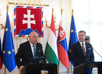 SLOVAKIA HUNGARY DIPLOMACY
