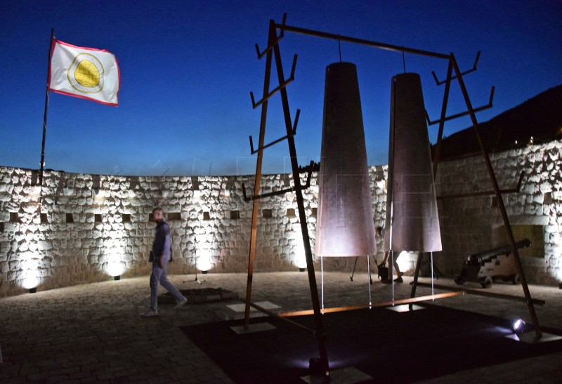 Dubrovnik - Izložba Dubravke Lošić "Libertas Bells" u tvrđavi Bokar