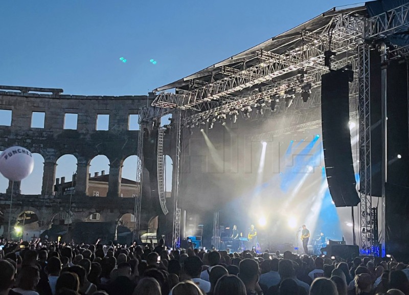 Pula: Bryan Adams oduševio prepunu Arenu