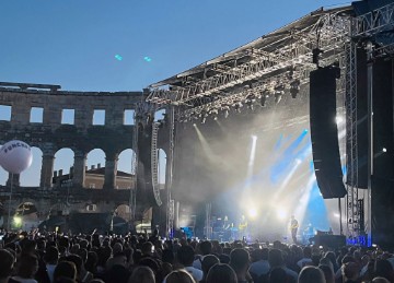 Pula: Bryan Adams oduševio prepunu Arenu