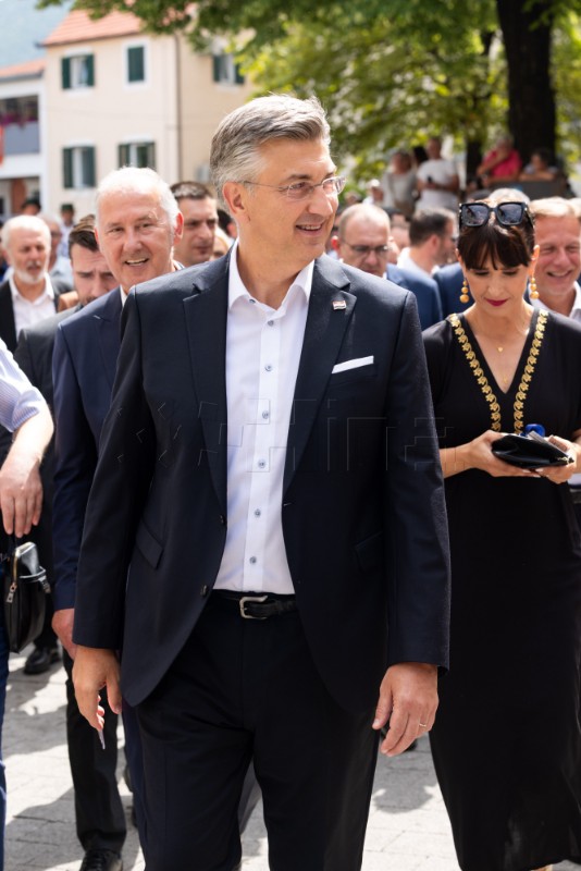 Plenković s članovima Vlade posjetio Samostan Čudotvorne Gospe Sinjske