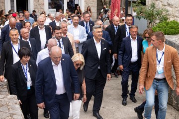 Državni vrh prisustvovao Vojvodinom prijemu u Alkarskim dvorima