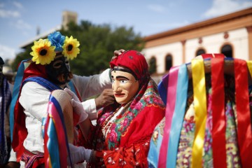 EL SALVADOR TRADITIONS