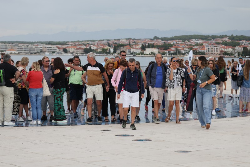 Zadar:  Turisti u šetnji Poluotokom