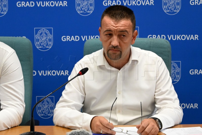 Marijan Pavliček sa suradnicima održao konferenciju za medije