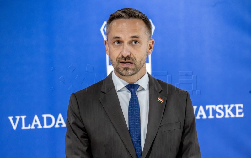 Sjednica Vlade RH - izjava Piletić