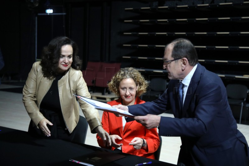 Održana svečana primopredaja građevinskih radova tvrtke Kamgrad HNK-u