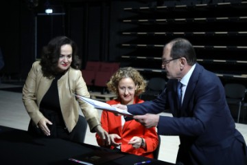 Održana svečana primopredaja građevinskih radova tvrtke Kamgrad HNK-u