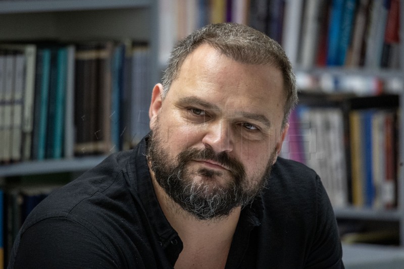 Predstavljanje knjige Glorije Lujanović "Škola"