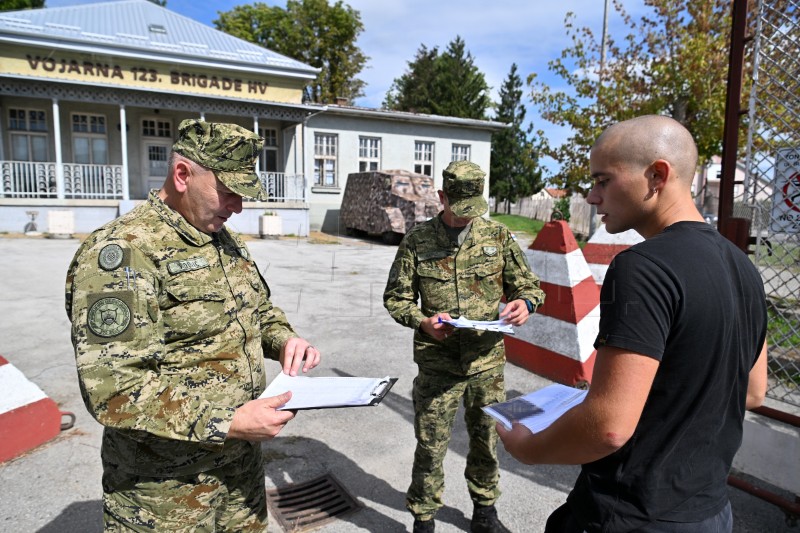 MORH: Novi naraštaj ročnika i ročnica u Požegi na dragovoljnom vojnom osposobljavanju