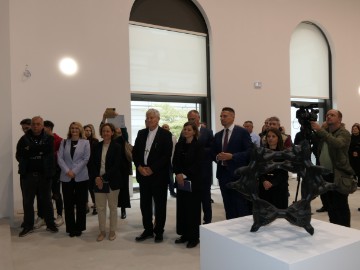Ministrica kulture u Sisku otvorila izložbu “Kratka povijest hrvatske skulpture”