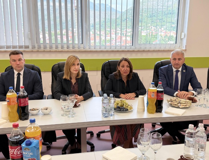 Ministrice Hrstić i Mikuš Žigman uručile 3,5 milijuna eura ugovor bolnici u Mostaru