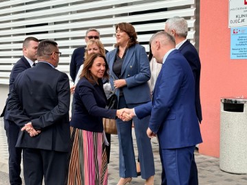 Ministrice Hrstić i Mikuš Žigman uručile 3,5 milijuna eura ugovor bolnici u Mostaru