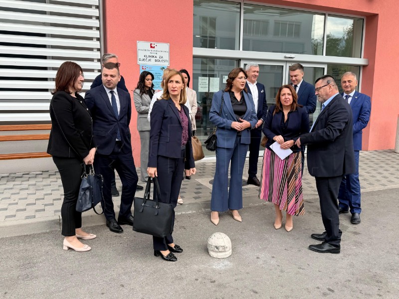 Ministrice Hrstić i Mikuš Žigman uručile 3,5 milijuna eura ugovor bolnici u Mostaru