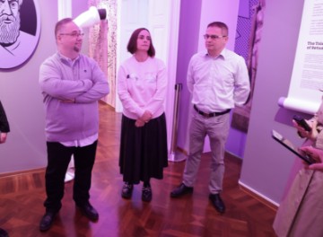 Razgledanje multimedijske izložbe "Arheologija i popularna kultura"