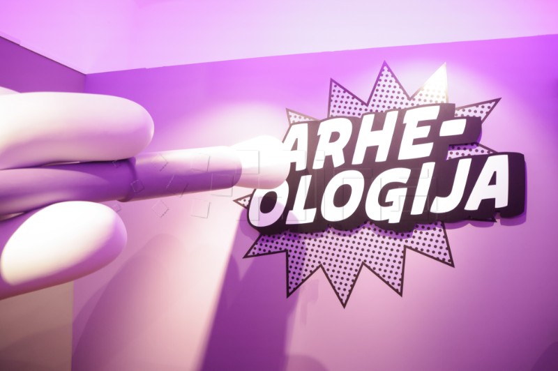 Razgledanje multimedijske izložbe "Arheologija i popularna kultura"
