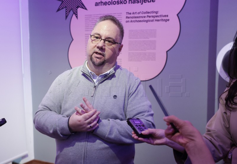 Razgledanje multimedijske izložbe "Arheologija i popularna kultura"