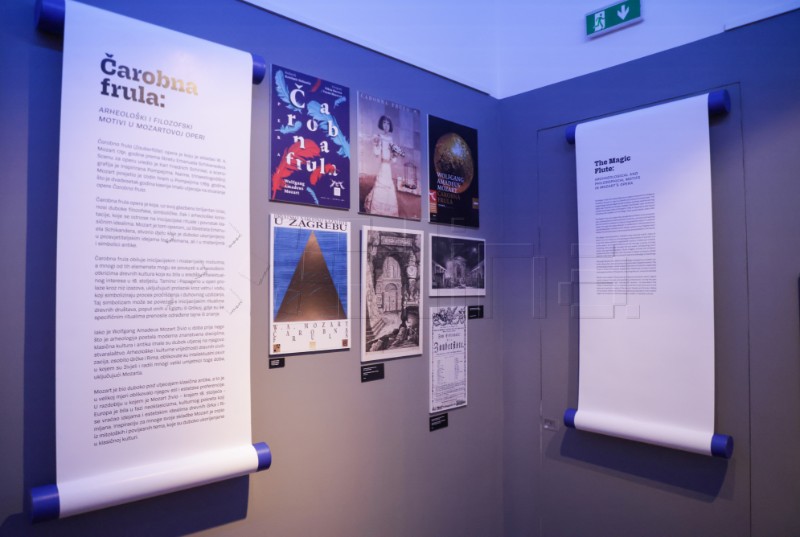 Razgledanje multimedijske izložbe "Arheologija i popularna kultura"