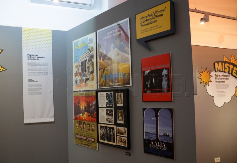 Razgledanje multimedijske izložbe "Arheologija i popularna kultura"