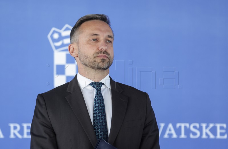 Izjave za medije Primorca, Piletića i Hrstić