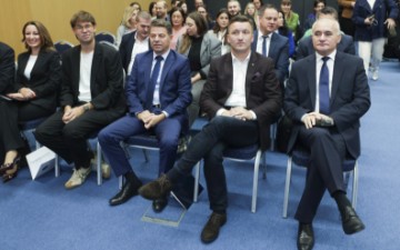 Predstavljen pilot-projekt uvođenja noćnih vlakova
