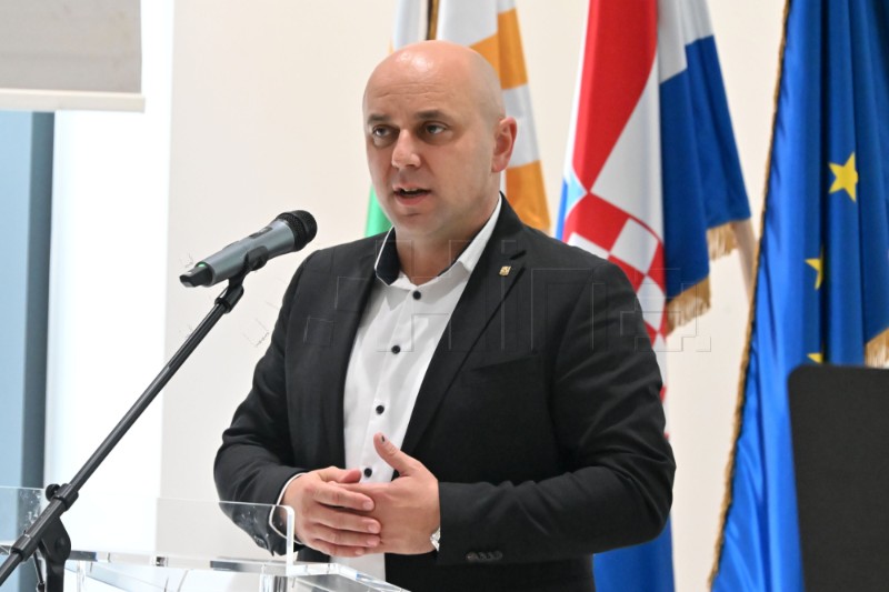 15. savjetovanje za narodne knjižnice u RH s međunarodnim sudjelovanjem