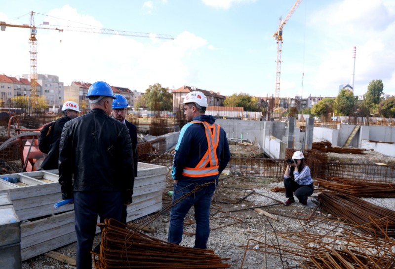 Tomislav Tomašević obišao radove na rekonstrukciji stadiona u Kranjčevićevoj ulici