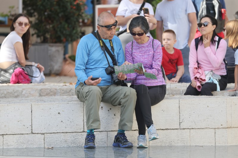 Zadar: Brojni turisti uživali na zadarskom Poluotoku