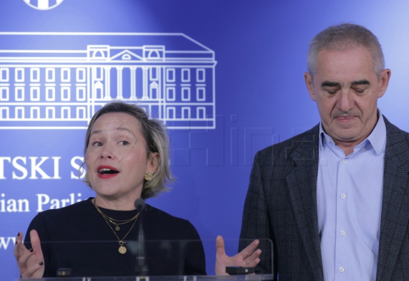 Zastupnici Možemo! Ivana Kekin i Damir Bakić održali konferenciju za medije