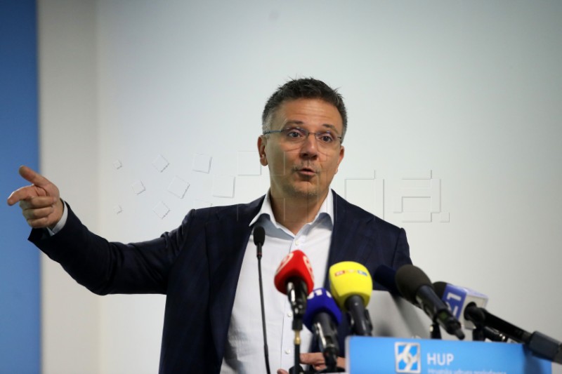 Konferencija za novinare HUP-a na temu duga hrvatskih bolnica prema veledrogerijama