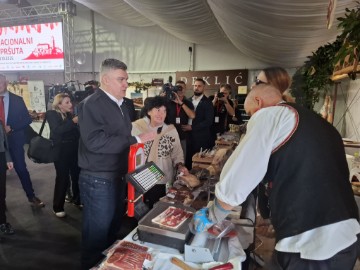 Pedesetak proizvođača na 17. Sajmu pršuta u istarskom Tinjanu