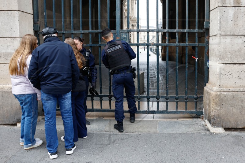 МУЗЕЈ НА ФРАНЦИЈА ВО ЛУВР