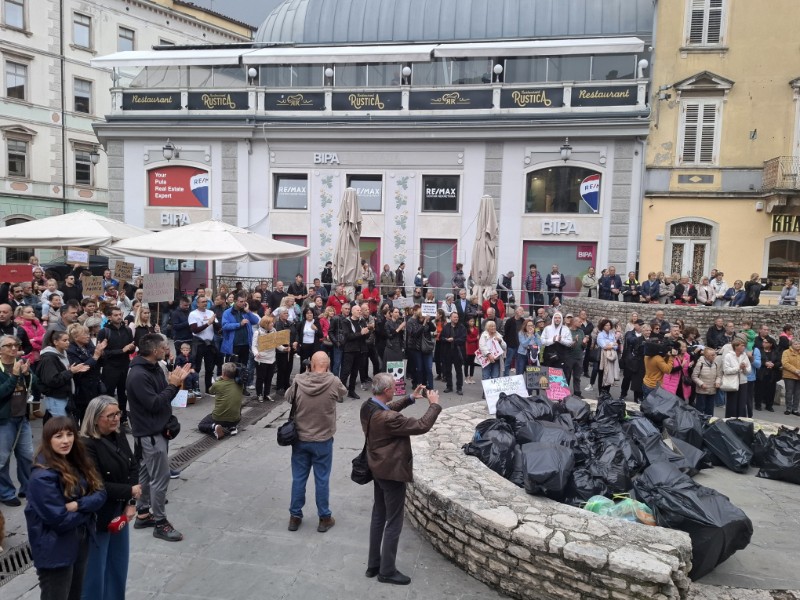 Prosvjed zbog smrada: Trpimo od otvorenja ŽCGO Kaštijun
