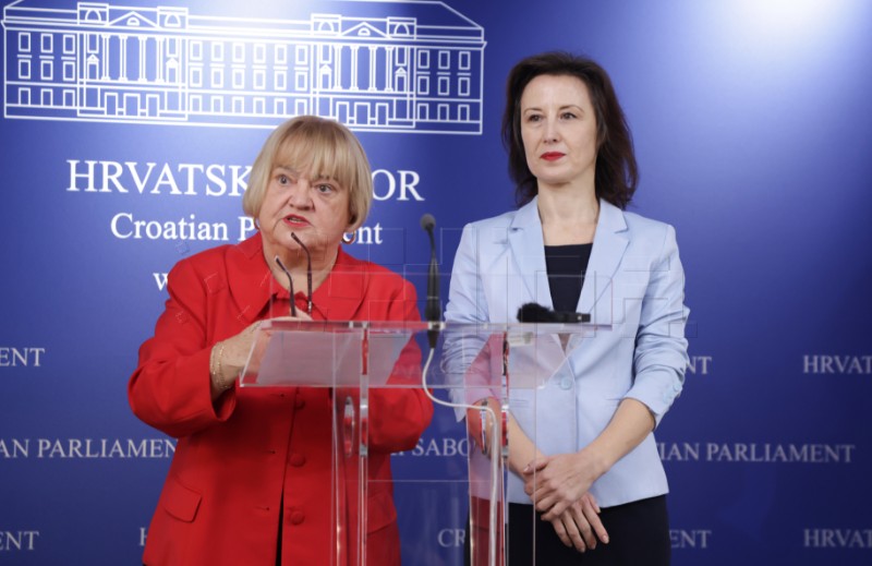 Konferencija za medije Anke Mrak Taritaš i Dalije Orešković