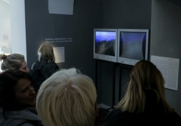 Najava retrospektivne izložbe "Art vital - 12 godina tandema Ulay / Marina Abramović"