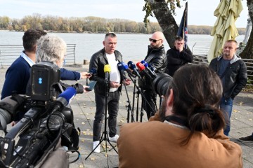 Stipo Mlinarić dao izjavu za medije na temu najavljenog bacanja vijenca u Dunav