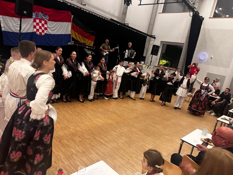 Hrvati u Bremenu proslavili 27. rođendan udruge uz sjećanje na Vukovar