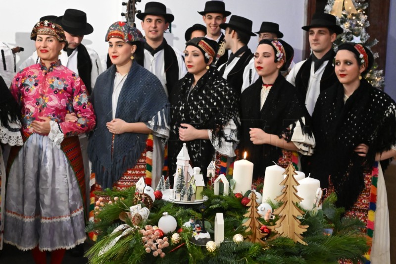 Upaljena prva adventska svijeća u Vukovaru