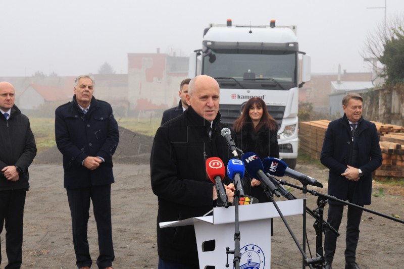 Bačić na svečanosti polaganja kamena temeljca za izgradnju višestambenog kompleksa 